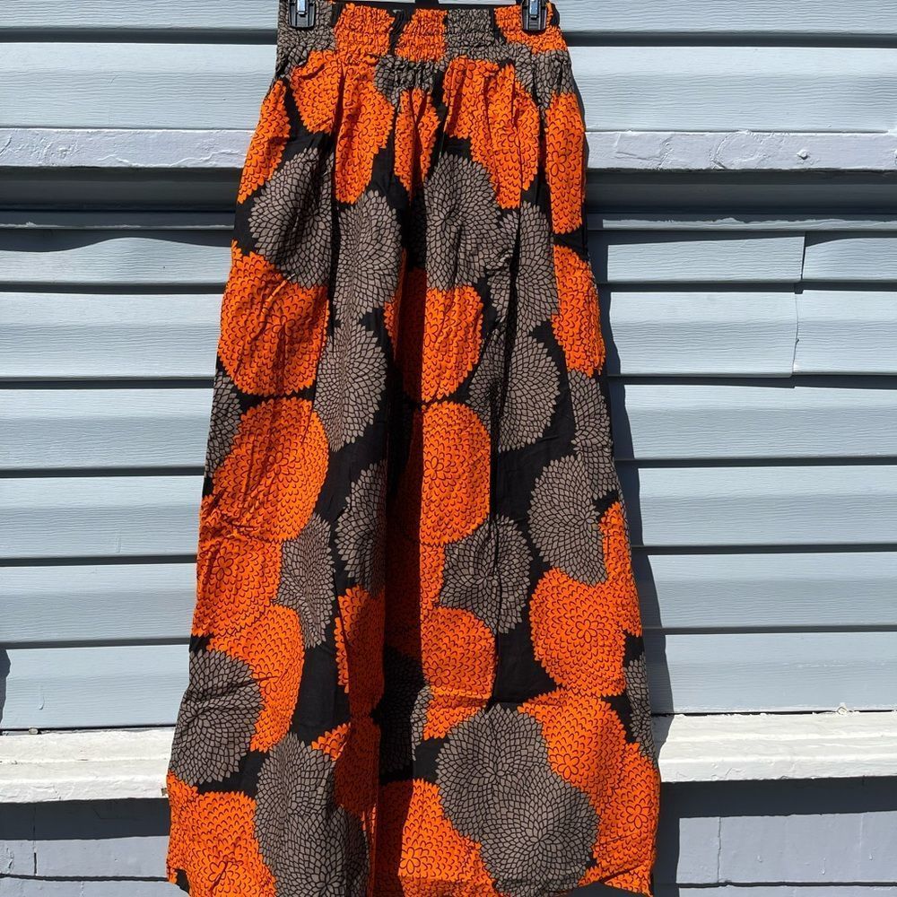 African prints skirt beautiful,two front pockets,elastic in waist at the back.